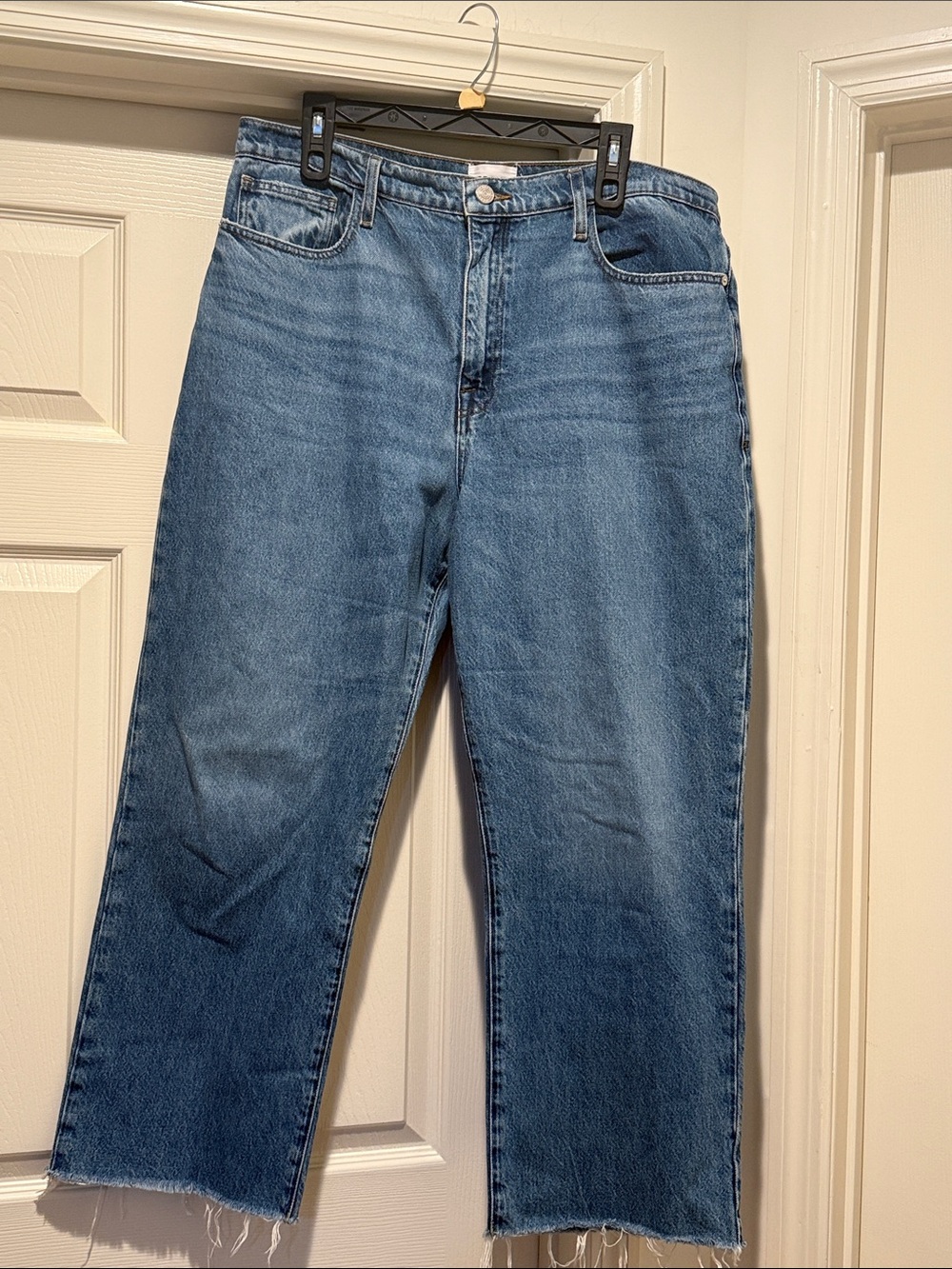 Frame Le Jane Crop Raw Hem Most sought after Jean 32W Best Selling Autumn Ready - Picture 4 of 13